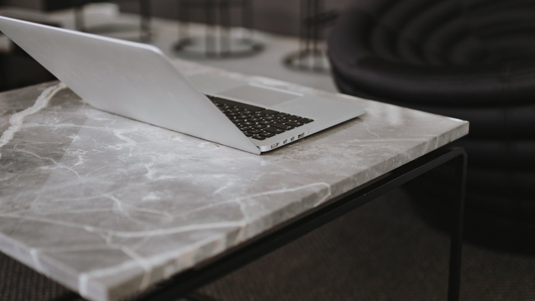 Surface protégée grâce à un traitement nano céramique sur un plan de travail