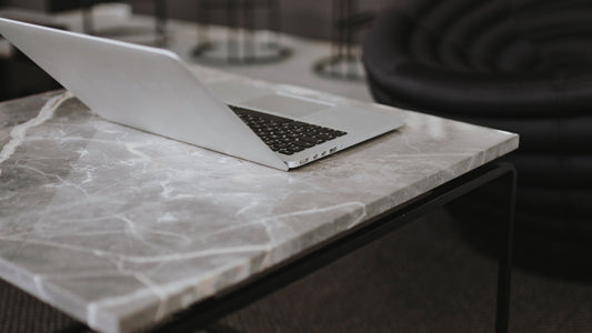 Surface protégée grâce à un traitement nano céramique sur un plan de travail